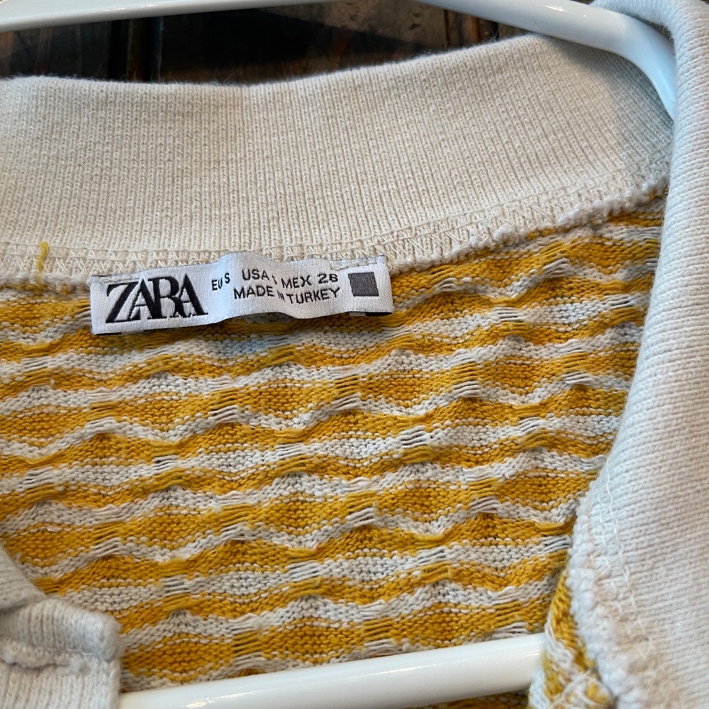 Zara Knit Collar Short Sleeve V neck  Top - Picture 3 of 3